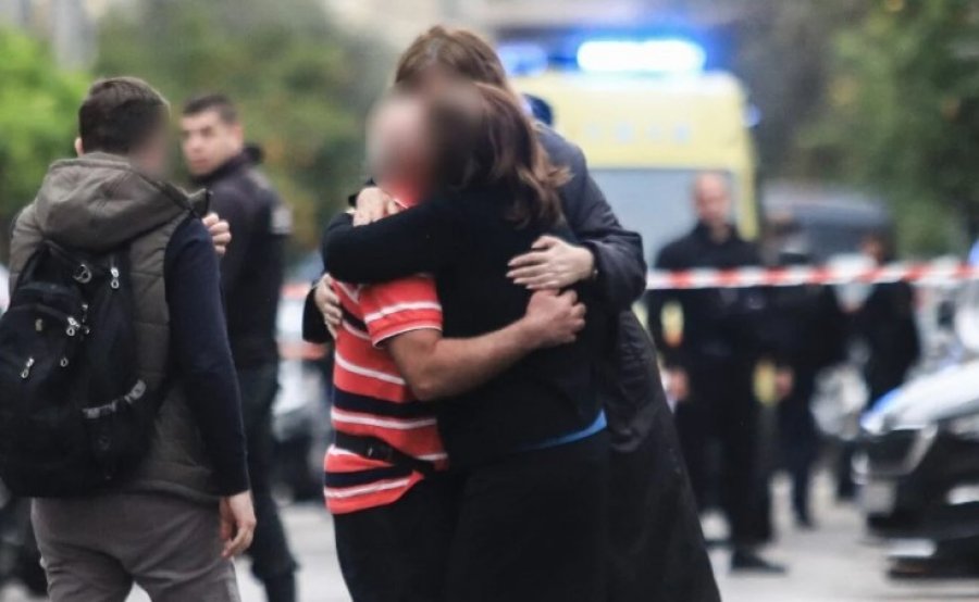Ngjarje tronditëse në Greqi, vjehrri vret dhëndrin 39 vjeç në sy të të bijës dhe nipit
