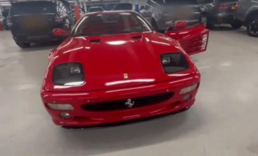 Gjendet në Londër, Ferrari i vjedhur në Itali 28 vite më parë!
