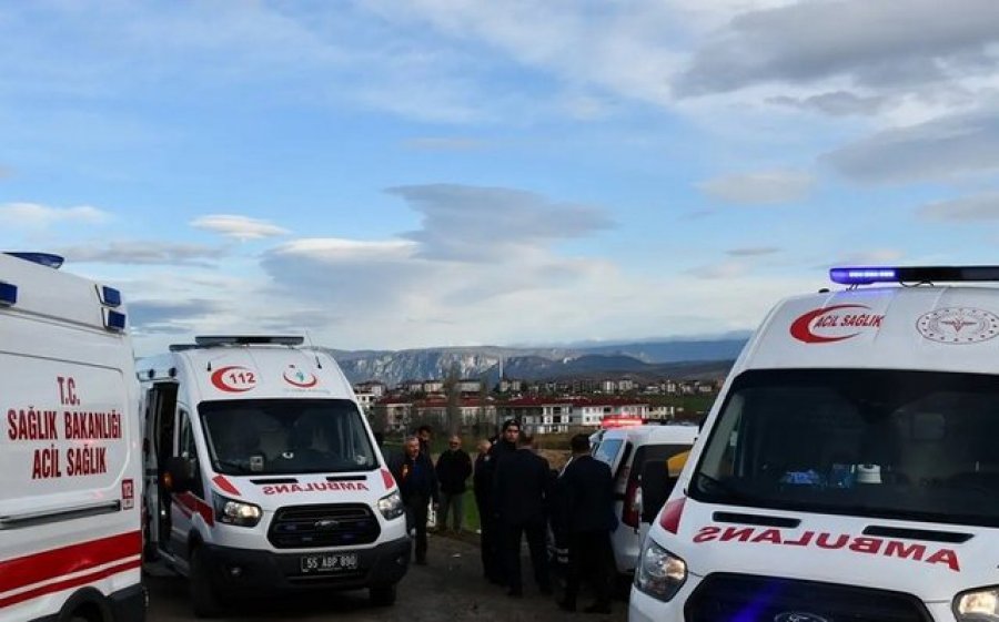 Përmbyset autobusi me nxënës në Turqi, 20 të plagosur