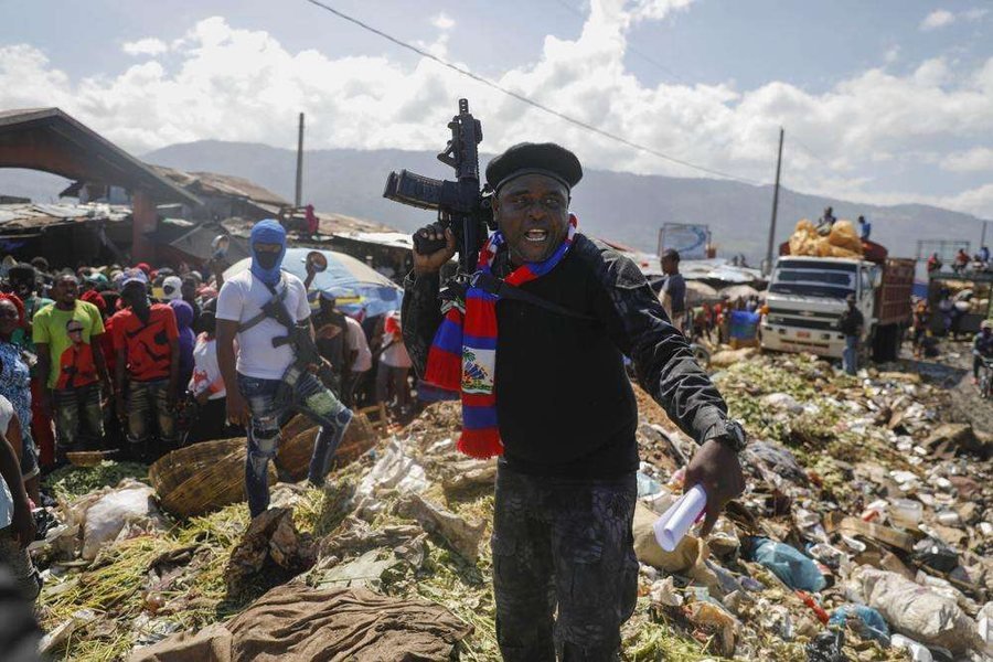 Bandat sulmojnë komisariatet, Haiti zgjat gjendjen e jashtëzakonshme