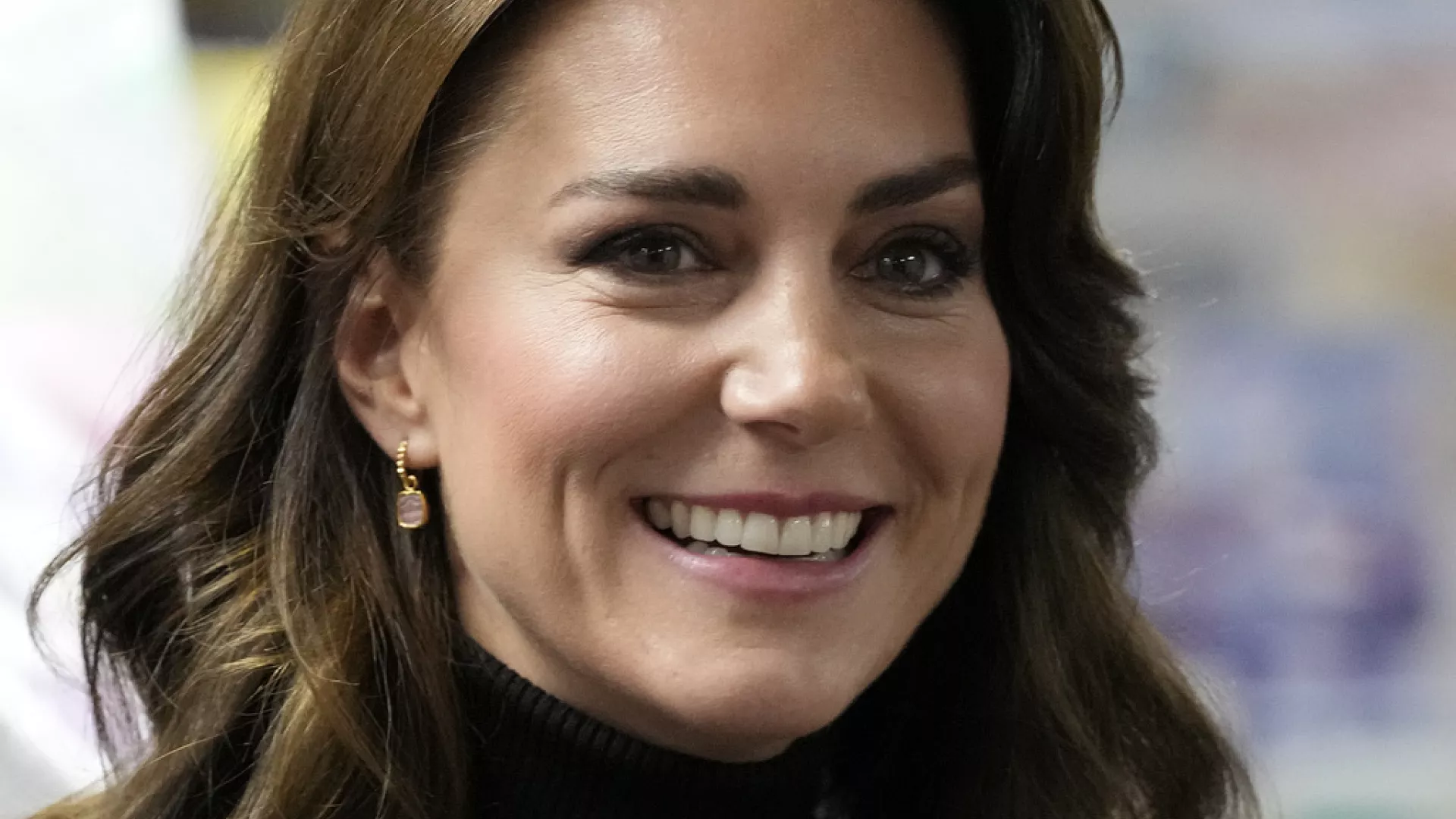 Kate Middleton pranon se e ka redaktuar fotografinë, pasi agjencitë e lajmeve ia hoqën
