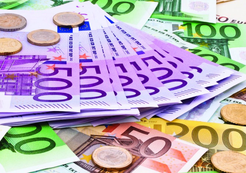 Këmbimi valutor 22 korrik/ Me sa blihen e shiten dollari dhe euro, çfarë ndodh me monedhat e tjera