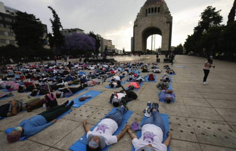 Dita botërore e gjumit, qindra meksikanë shtrihen rrugëve të qytetit