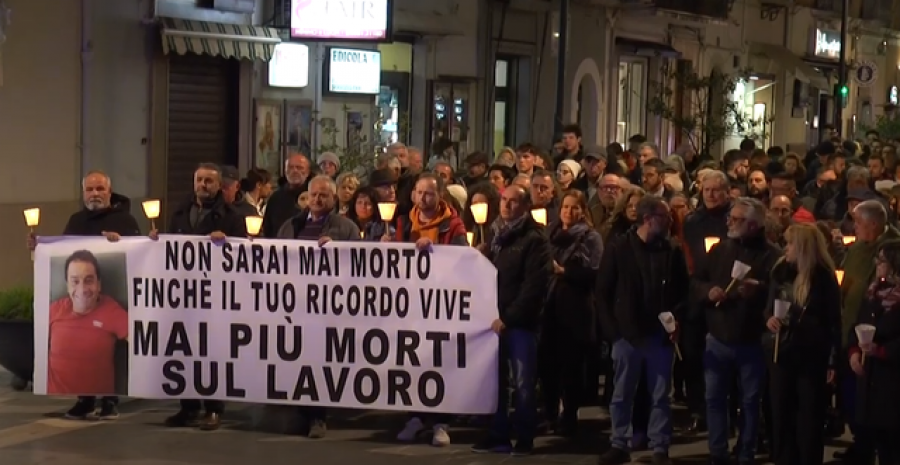 Humbi jetën pasi e zuri poshtë vinçi, italianët në protestë për vdekjen e shqiptarit