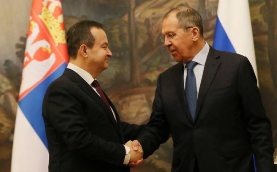“Marrëdhëniet tona, në nivel të lartë”- Daçiç takohet me Lavrov, diskutohet Kosova