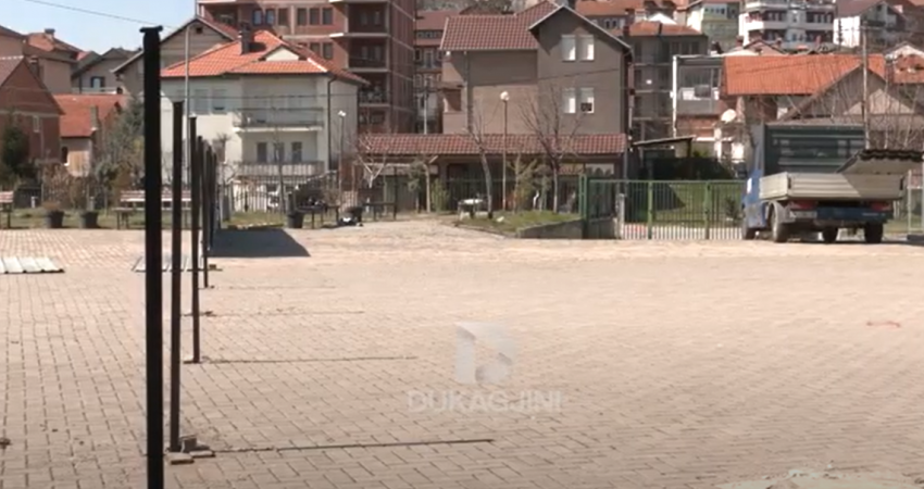 Çerdhe para hyrjes së gjimnazit në Prishtinë, Komuna ndërpret punimet
