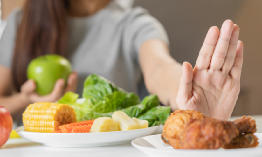 Ushqimet që frenojnë urinë dhe ju bëjnë të mbani peshën nën kontroll