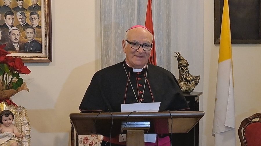 Imzot  Angelo Massafra largohet si arqipeshkv, Papa pranon dorëheqjen e tij