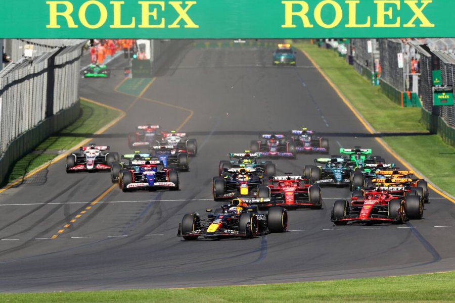 Verstappen braktis garën, Ferrari ‘skuq’ Australinë, Hamilton jashtë