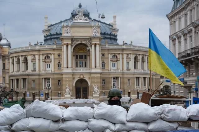 Sulmi rus dëmtoi objektet e tensionit të lartë, Odesa në Ukrainë, pa energji elektrike