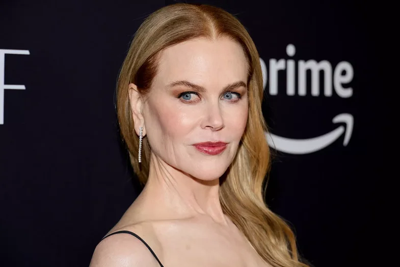 Nicole Kidman i bashkohet trendit të flokëve të shkurtër dhe duket kaq ndryshe