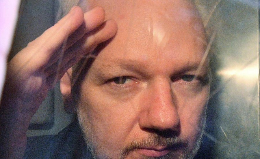 Londër, gjykata vendos që Julian Assange të mos ekstradohet menjëherë në SHBA
