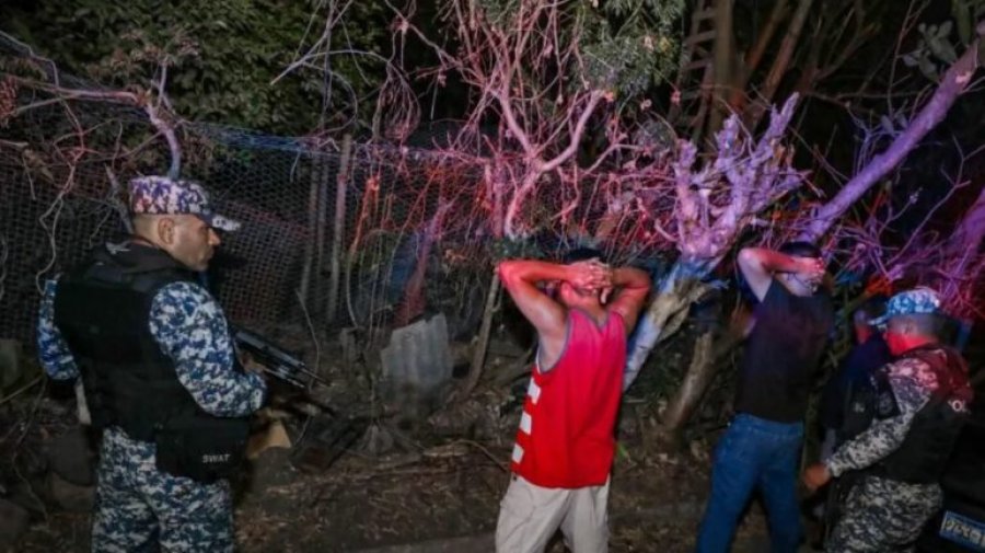 Autoritetet në El Salvador me ‘dorë të hekurt’, 6 mijë ushtarë dhe policë në terren për të ‘pastruar’ vendin nga bandat