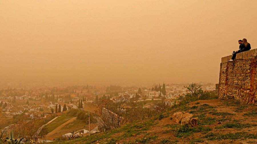 Greqi, Marsi muaji më i nxehtë në njëzet vjet, shoqëruar me një pluhur shpërthyes afrikan