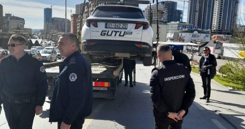Aksion në Prishtinë ndaj transportuesve të udhëtarëve, shqiptohen dhjetëra gjoba – konfiskohen targa e vetura
