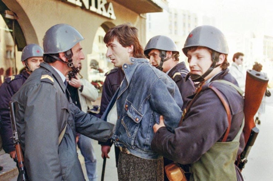 Kryengritja e Kosovës për liri 35 vjet më parë - Kurti publikon pamjet e paharrueshme