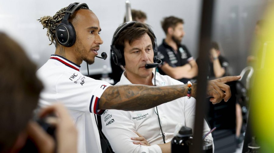Formula 1/ Drejtori i Mercedesit: Hamiltonit nuk i shkon e kuqja