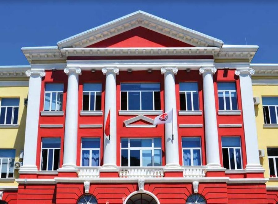 'Të fundit në rajon'/ Universiteti i Tiranës, 30 tendera, vetëm 1 për shkencë, 190 mijë euro për kokteil e ceremoni