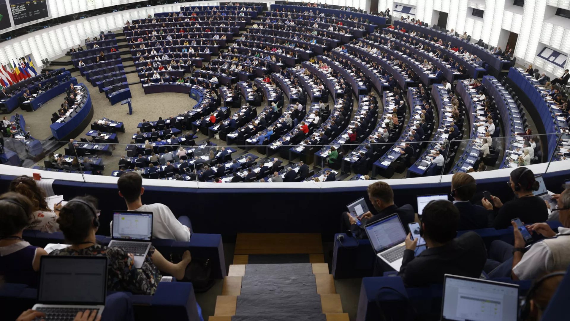 Parlamenti Evropian 'po i shqyrton' pretendimet se ka eurodeputetë të paguar për të përhapur propagandë ruse