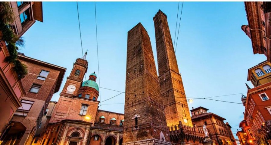 Kulla e Bolonjës po anon gjithnjë e më shumë, teknologjia pritet ta shpëtojë si Kullën e Pizas