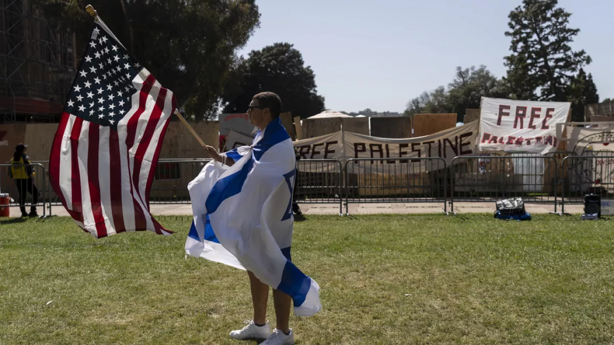Grupet pro-Palestinës dhe pro-Izraelit përleshen në kampusin e Los Anxhelosit