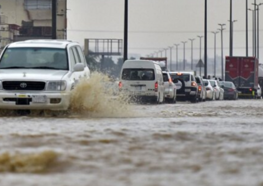 Përmbytje në Arabinë Saudite, mbyllen disa shkolla, bllokohen rrugët