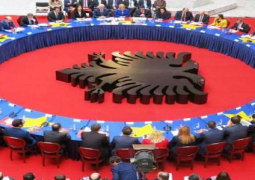 Hynë në fuqi marrëveshja, Shqipëri-Kosovë 'pa kufi'... për 9 muaj