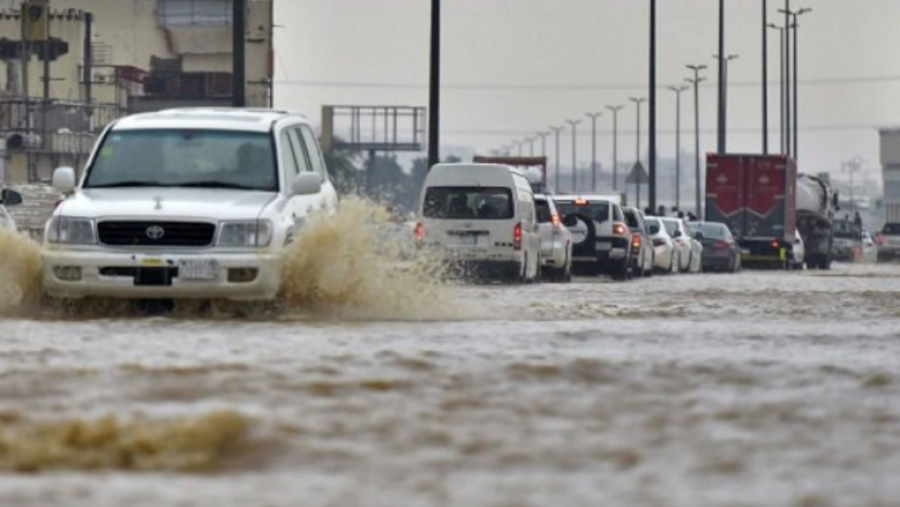 Përmbytje në Arabinë Saudite, mbyllen disa shkolla, bllokohen rrugët