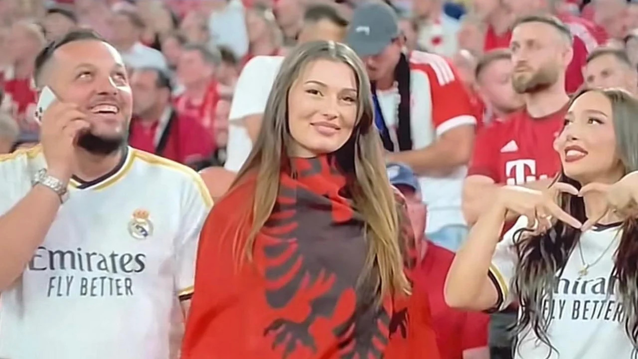 FOTO/ Zbulohet kush ishte bukuroshja shqiptare me flamurin kuqezi në Bayern-Real