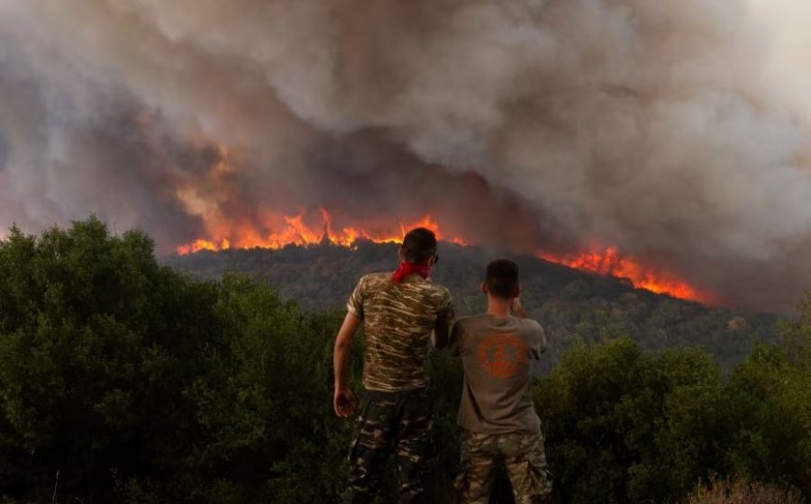 Pritet një tjetër sezon i vështirë, Greqia shton kapacitetet për të luftuar zjarret masive