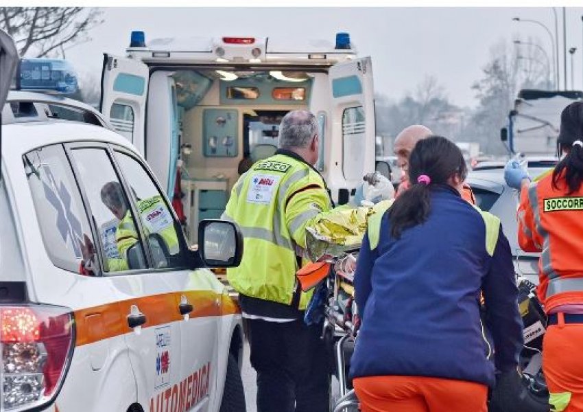 E moshuara shqiptare përplaset nga makina në vijat e bardha në Itali, vdes në spital