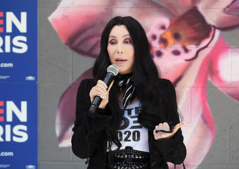 Cher tregon se si u ngrit në këmbë pasi humbi të gjitha paratë e saj