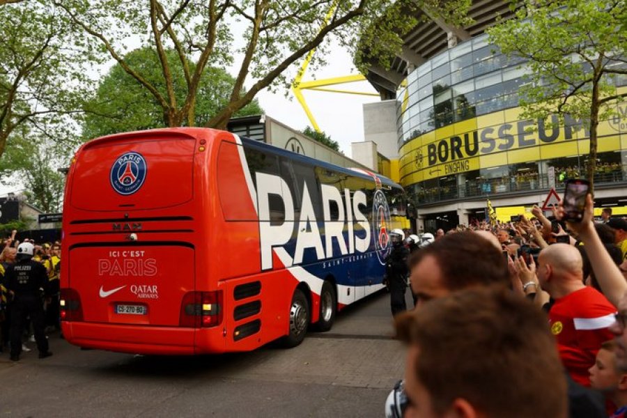 Autobusi i PSG-së la Mbappe në stadium pas humbjes me Dortmundin