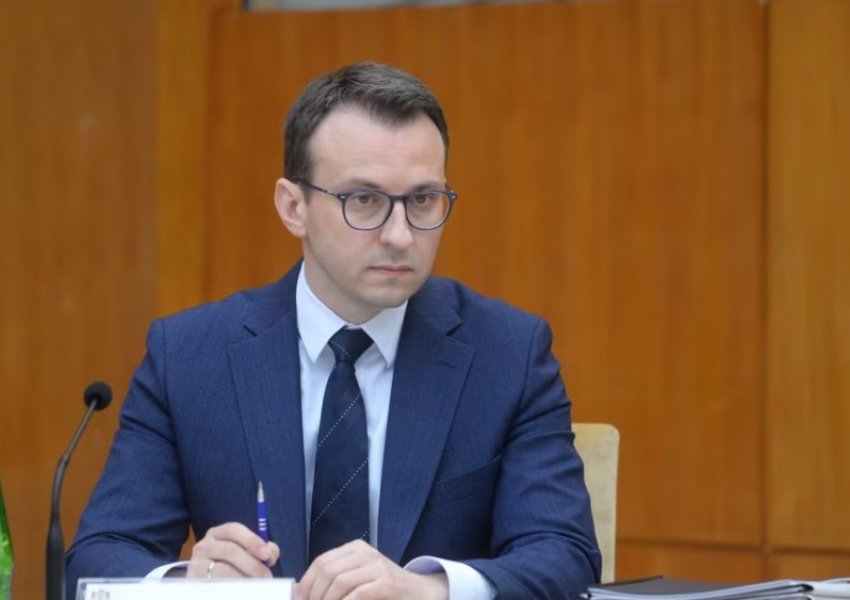 Urren Albin Kurtin! Petkoviq rikonfirmohet në krye të Zyrës për Kosovën