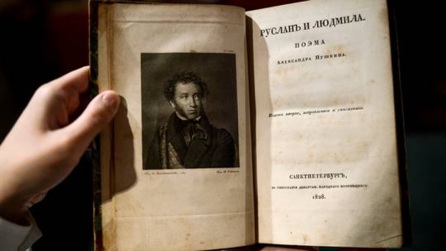 NYT: Librat e rrallë rusë po zhduken nga bibliotekat në të gjithë BE-në
