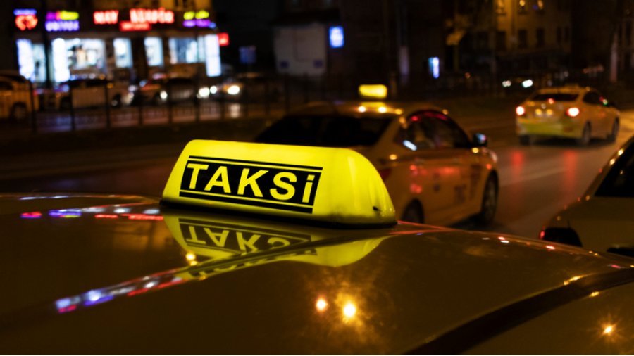 Droga me 'call center' në Tiranë: Taksistët çonin 'mallin' te klientët