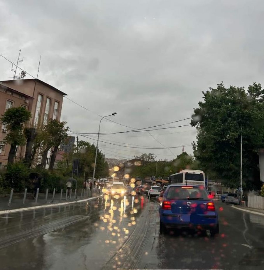 Shira të dendur në Kosovë, Policia paralajmëron shoferët të bëjnë kujdes