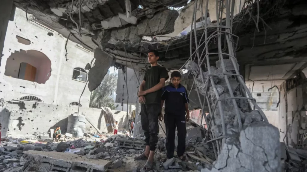 16 viktima nga një sulm ajror izraelit, nis evakuimi i palestinezëve nga zona Rafah