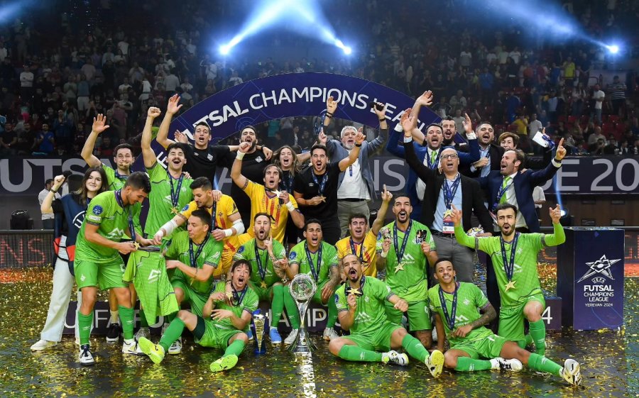 FOTO/ Palma fiton Futsal Champions League 2023-2024, Duka u jep trofeun kampionëve të Europës