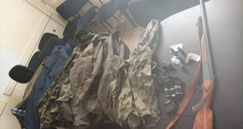 Të dyshuarit iu gjetën armë, fishekë e xhaketa ushtrie – detaje për sulmin ndaj Policisë dhe KFOR-it në Leposaviq