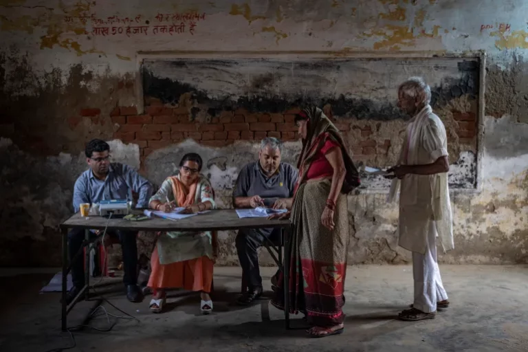 Votimet më të gjata në botë, kryeministri indian hedh votën në vendlindjen e tij për një mandat të tretë të rrallë