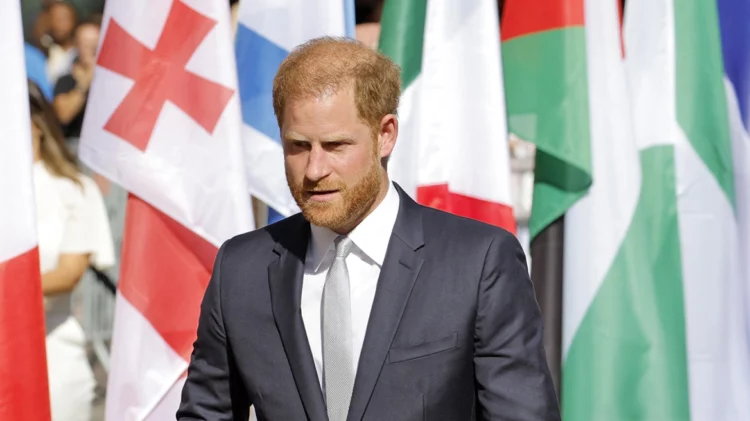 Princ Harry mbërrin në Britani, a do takohet me babain dhe vëllain e tij?