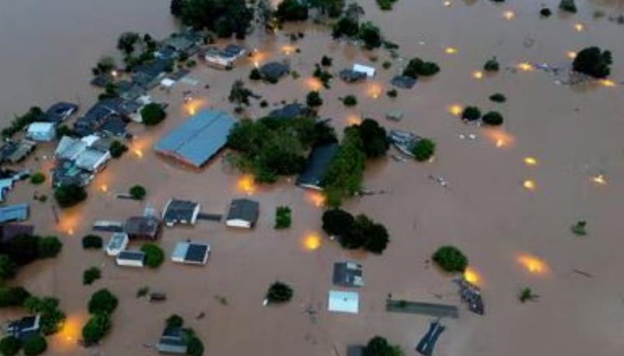 Brazili i shkatërruar nga përmbytjet/ Mungon uji i pijshëm, 150 mijë të zhvendosur