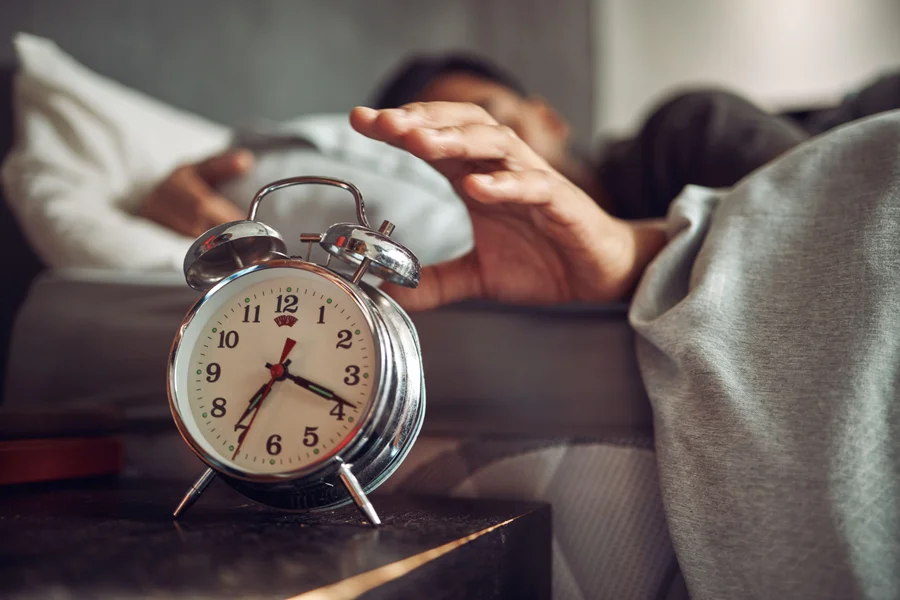 Lajm i mirë për ata që vuajnë nga pagjumësia, një ndryshim i vogël i përditshëm mund të përmirësojë gjumin