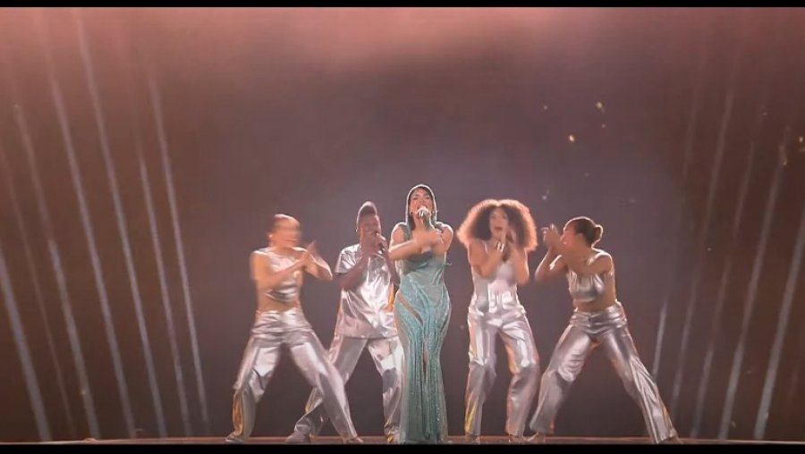 Besa Kokëdhima në skenën e 'Eurovision' me ‘Titan’! Shikoni performancën