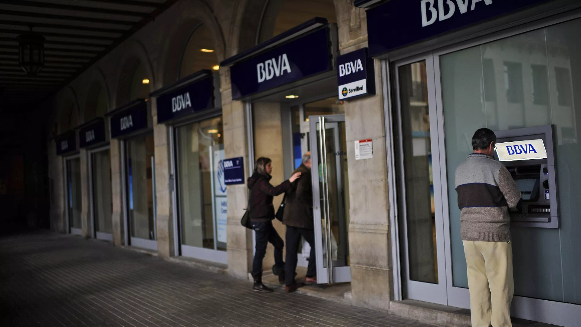 Qeveria spanjolle refuzon ofertën e BBVA për të fituar mbi aksionerët e bankës Sabadell