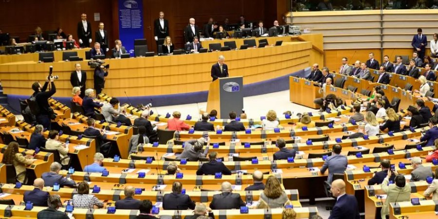 Dita e Europës festohet pak para zgjedhjeve, por cilat janë arritjet e Unionit/ Sfidat e mëdha që u përballën parlamentarët europianë