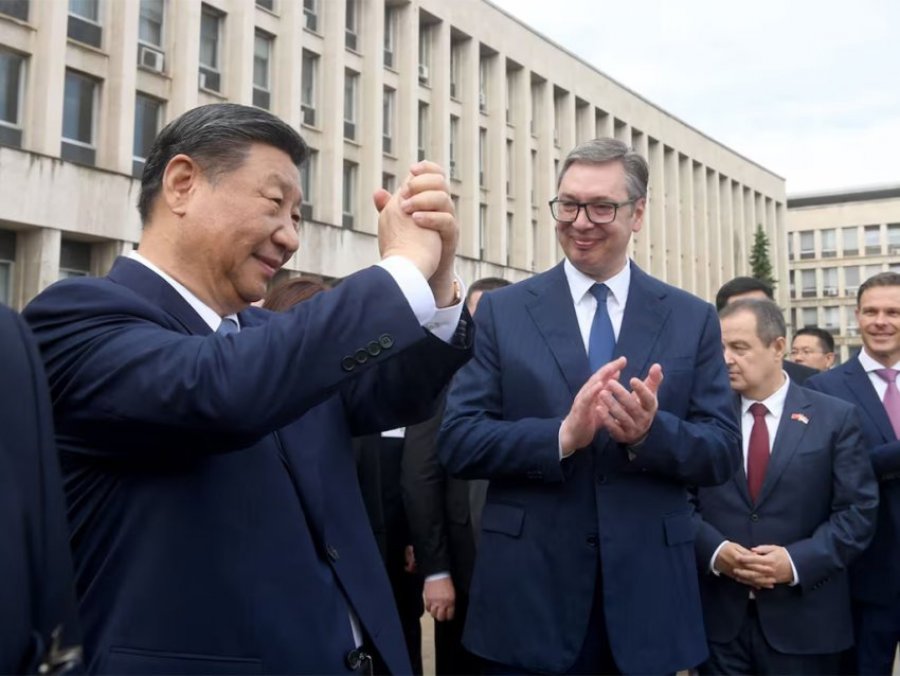 Vuçiq merr duartrokitje nga Xi deklaratën për Tajvanin