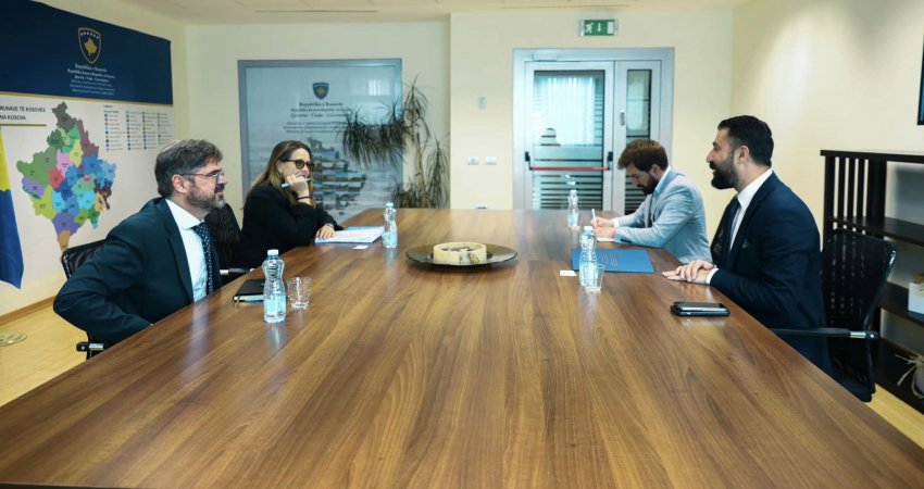 Krasniqi takon shefen e zyrës së KiE-së për Kosovë, thotë se janë plotësuar kushtet për anëtarësim