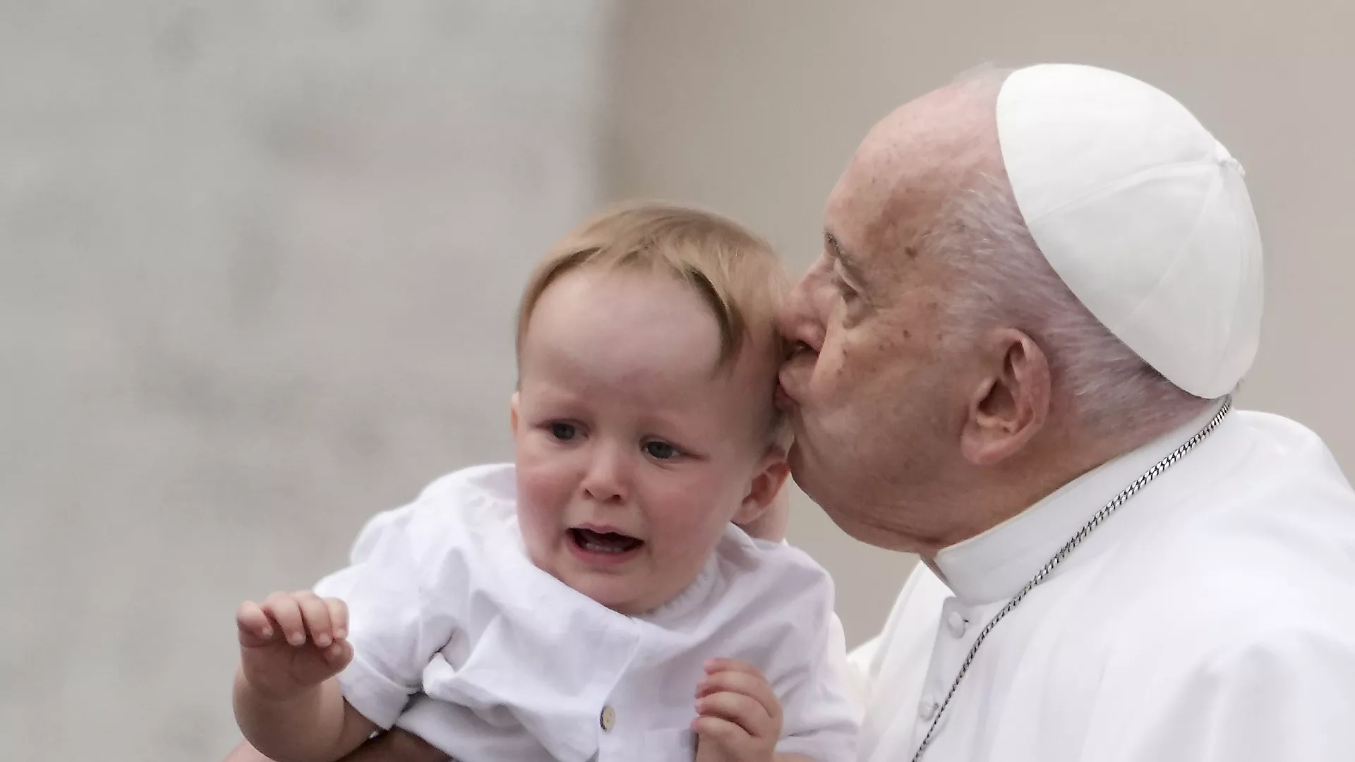  Papa u thotë italianëve se duhet të lindin më shumë fëmijë